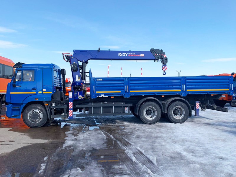 Автомобиль бортовой 438230 на шасси Камаз 65117-3010-48 с КМУ Dong Yang 1956